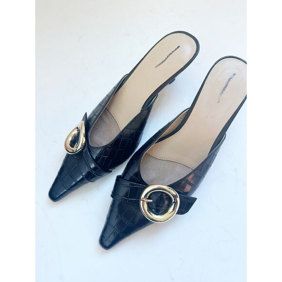 NWOB Ann Tayloe Black Croc Embossed Buckle Kitten Heels Slides Gold Buckle 9.5 - Picture 1 of 5